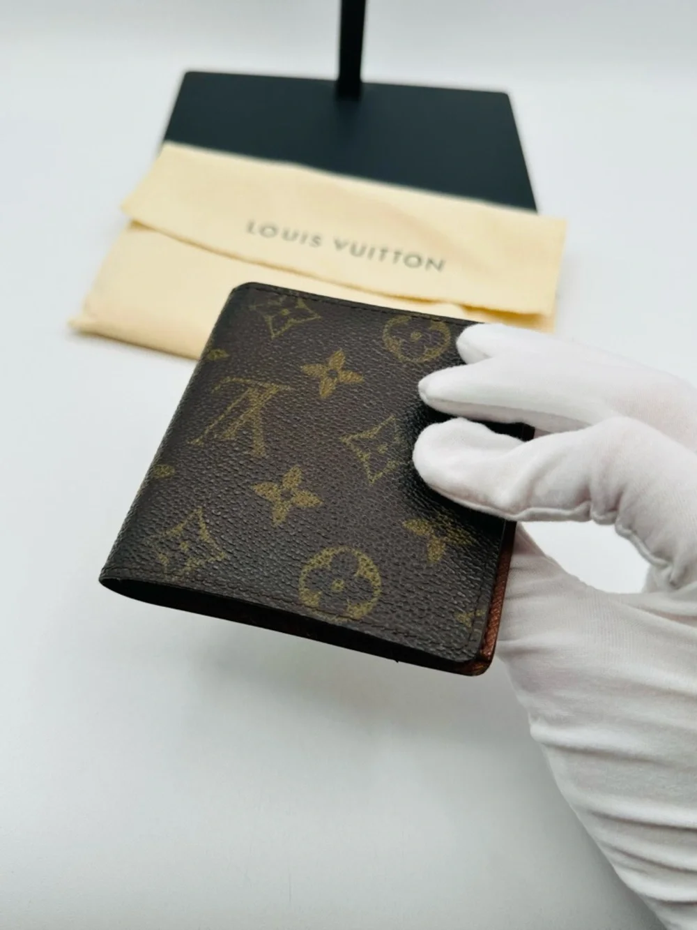 Louis Vuitton Bi Fold Monogram Wallet